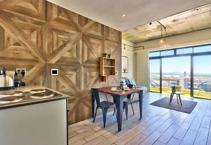 Stylish Apartment With Atlantic Ocean Views!