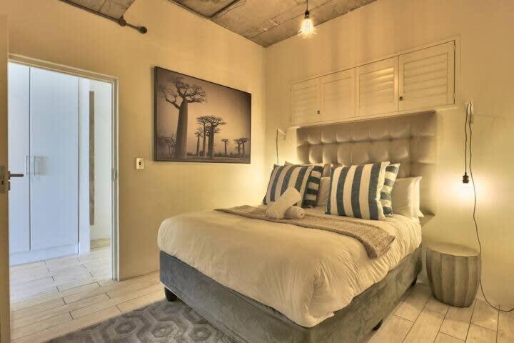 Stylish With Atlantic Ocean Views! Apartment