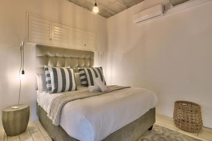 Apartment Stylish With Atlantic Ocean Views!