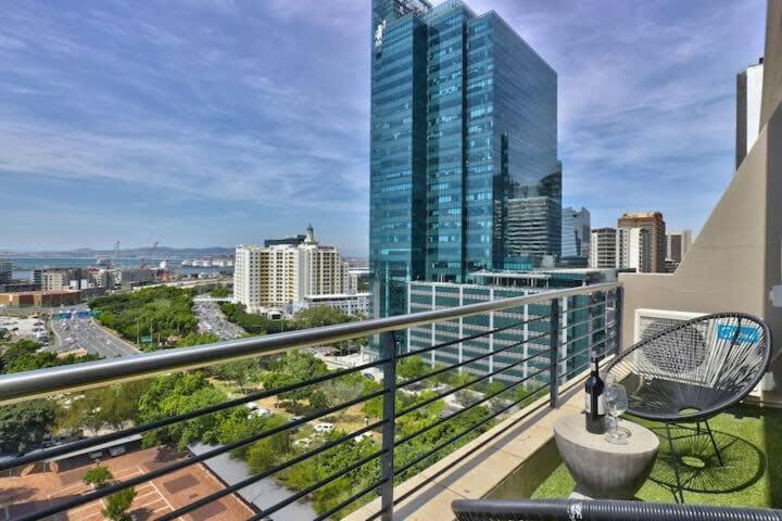Stylish With Atlantic Ocean Views! Apartment Cape Town