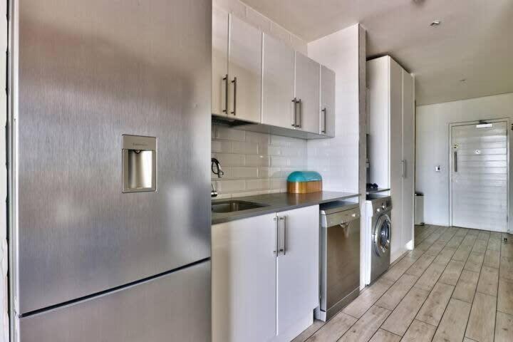 Apartment Stylish With Atlantic Ocean Views! Cape Town