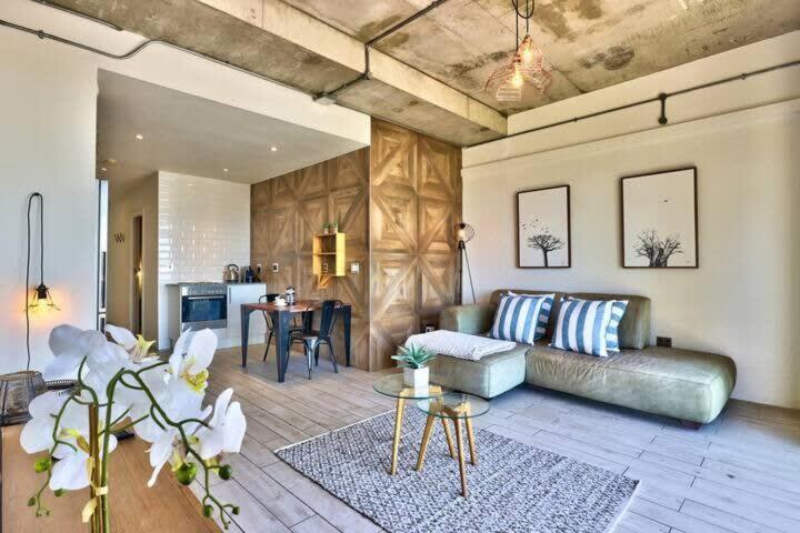 Apartment Stylish With Atlantic Ocean Views!