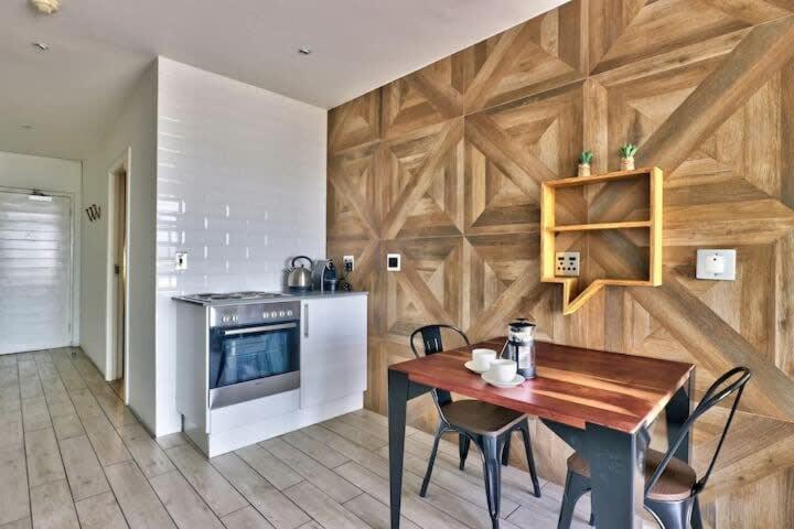 Stylish With Atlantic Ocean Views! Apartment Cape Town